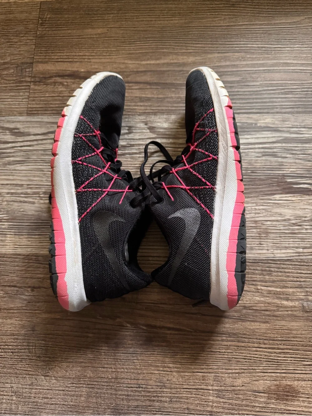 Nike Flex Black Athletic Sneakers with Pink Accent Lacing Size 7.5